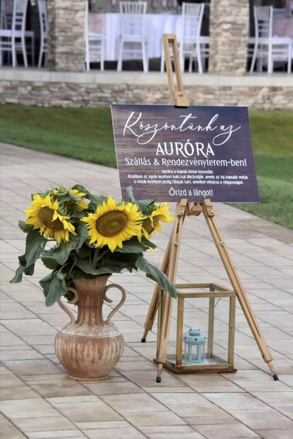 Aurora Rendezvenyterem & Szallas Jászapáti Buitenkant foto